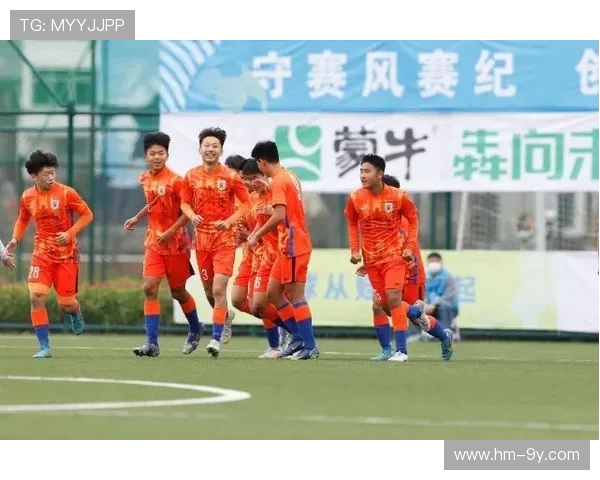 关于足球训练时适宜饮用哪些补给饮品的全面实用健康指导建议方案